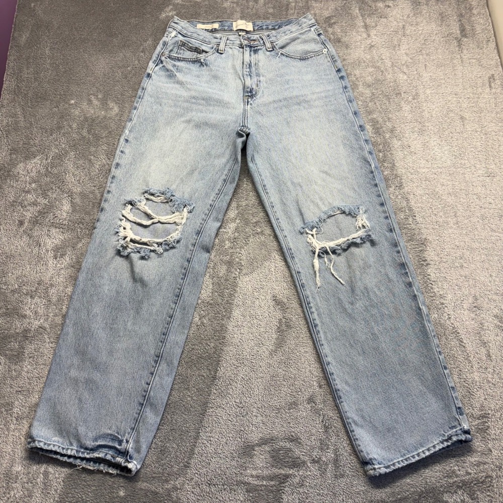 Universal Thread 90s Baggy Jeans Womens 6/R Light Blue Good Distressed Raw Hem